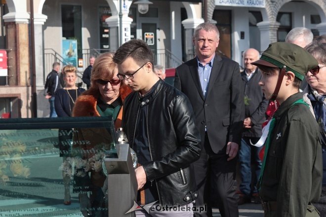 Ostrołęczanie uczcili pamięć ofiar Katastrofy Smoleńskiej [10.04.2018] - zdjęcie #25 - eOstroleka.pl