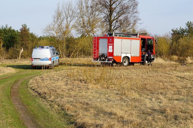 W Narwi znaleziono zwłoki mężczyzny [10.04.2018] - zdjęcie #2 - eOstroleka.pl