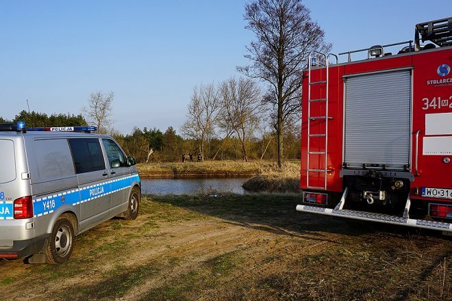 W Narwi znaleziono zwłoki mężczyzny [10.04.2018] - zdjęcie #19 - eOstroleka.pl