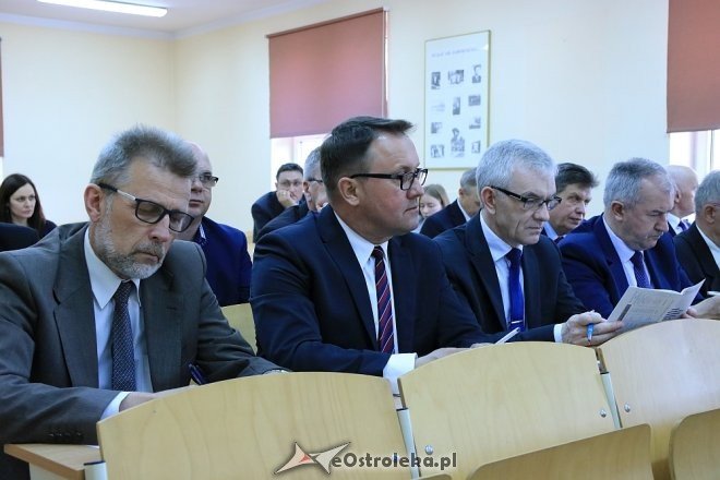 XLIV sesja Rady Powiatu w Ostrołęce [12.04.2018] - zdjęcie #2 - eOstroleka.pl