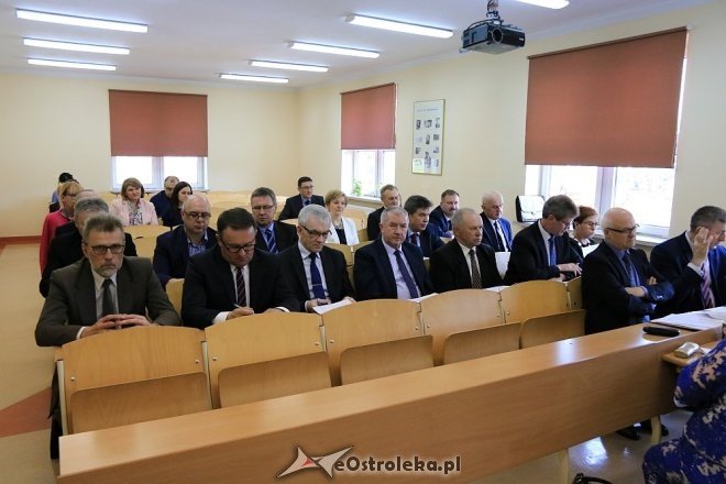 XLIV sesja Rady Powiatu w Ostrołęce [12.04.2018] - zdjęcie #13 - eOstroleka.pl