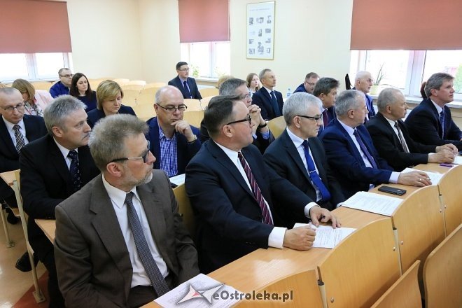 XLIV sesja Rady Powiatu w Ostrołęce [12.04.2018] - zdjęcie #23 - eOstroleka.pl