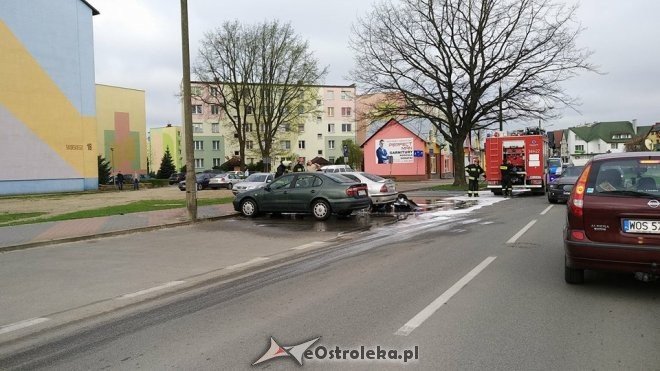 Pożar „osobówki” na osiedlu Centrum [18.04.2018] - zdjęcie #2 - eOstroleka.pl