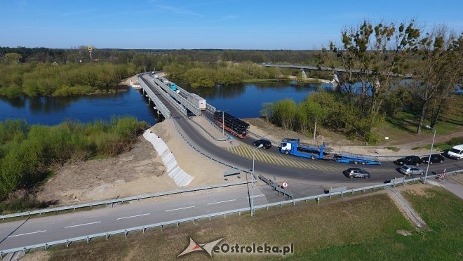 Kolizja na drodze dojazdowej do tymczasowego mostu w Ostrołęce [20.04.2018] - zdjęcie #1 - eOstroleka.pl