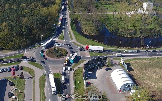 Kolizja na drodze dojazdowej do tymczasowego mostu w Ostrołęce [20.04.2018] - zdjęcie #14 - eOstroleka.pl