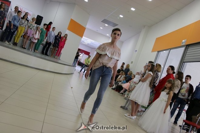 Dzień Rodziny i wiosenny pokaz mody w Hali Targowej Feniks [22.04.2018] - zdjęcie #74 - eOstroleka.pl