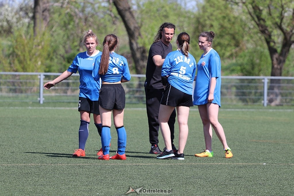 Mistrzostwa Ostrołęki szkół średnich w piłce nożnej kobiet [23.04.2018] - zdjęcie #18 - eOstroleka.pl
