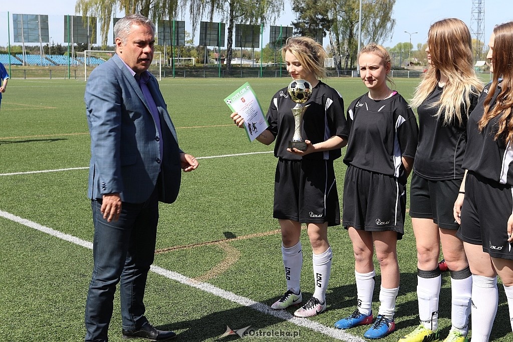 Mistrzostwa Ostrołęki szkół średnich w piłce nożnej kobiet [23.04.2018] - zdjęcie #33 - eOstroleka.pl