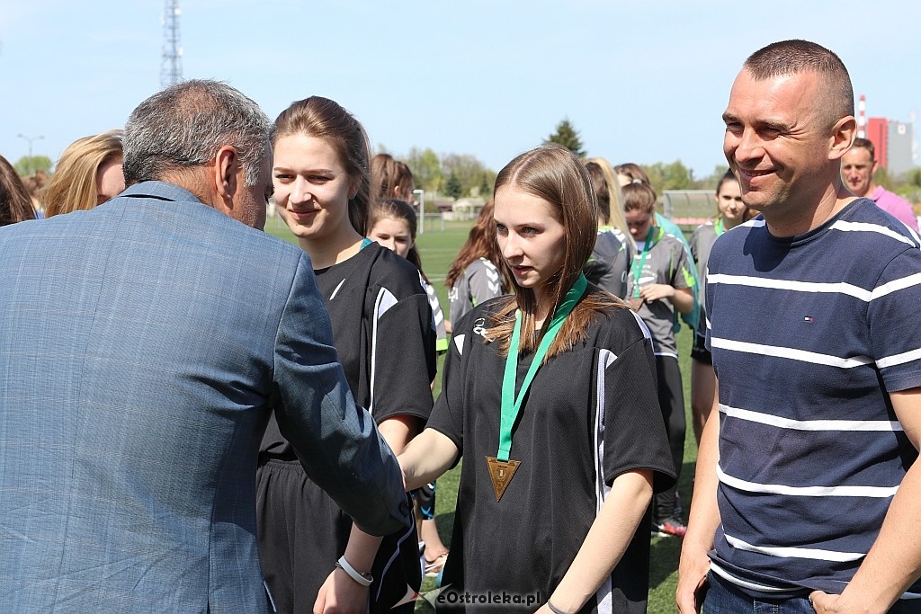 Mistrzostwa Ostrołęki szkół średnich w piłce nożnej kobiet [23.04.2018] - zdjęcie #34 - eOstroleka.pl