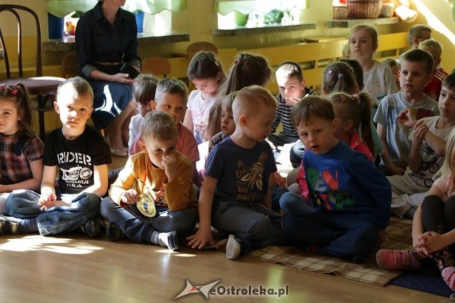 Edukacyjny spektakl w Krainie Misiów [24.04.2018] - zdjęcie #10 - eOstroleka.pl