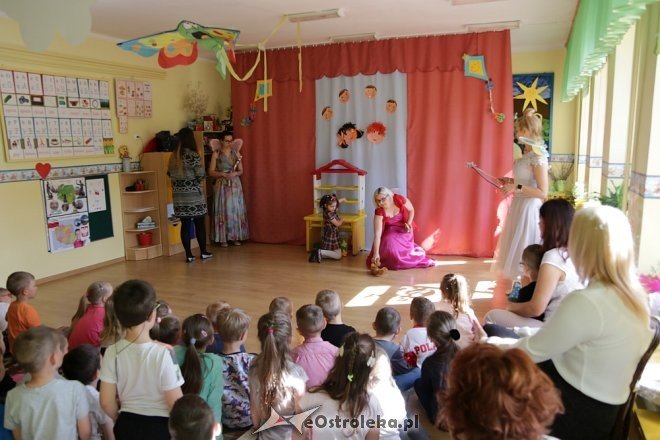 Edukacyjny spektakl w Krainie Misiów [24.04.2018] - zdjęcie #55 - eOstroleka.pl