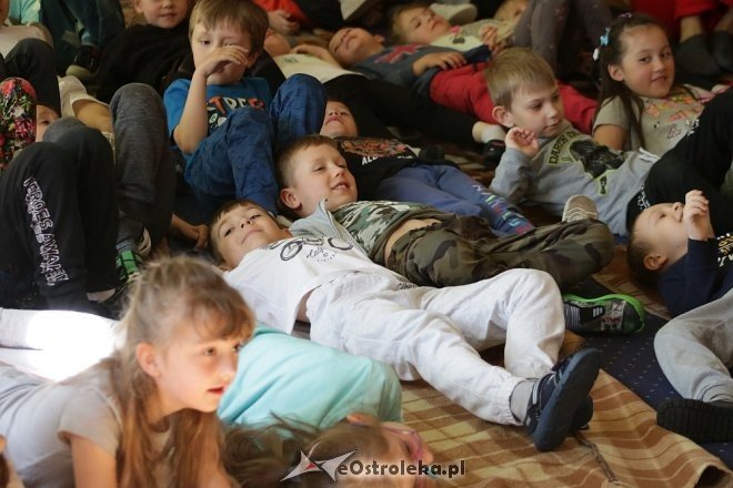 Edukacyjny spektakl w Krainie Misiów [24.04.2018] - zdjęcie #39 - eOstroleka.pl