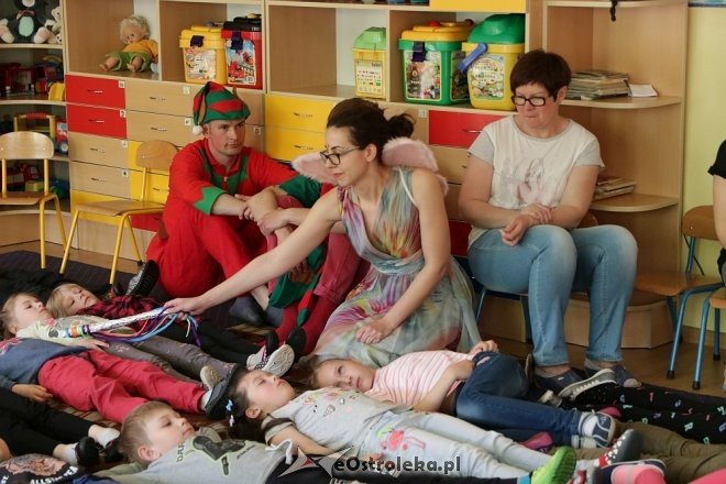 Edukacyjny spektakl w Krainie Misiów [24.04.2018] - zdjęcie #15 - eOstroleka.pl