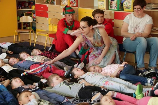 Edukacyjny spektakl w Krainie Misiów [24.04.2018] - zdjęcie #14 - eOstroleka.pl