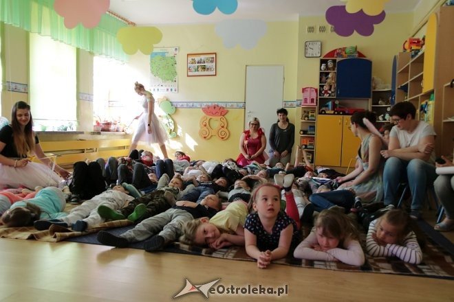 Edukacyjny spektakl w Krainie Misiów [24.04.2018] - zdjęcie #9 - eOstroleka.pl