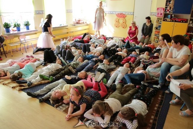 Edukacyjny spektakl w Krainie Misiów [24.04.2018] - zdjęcie #8 - eOstroleka.pl