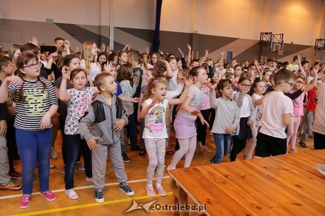 Dzień tańca w ostrołęckiej „dziesiątce” [25.04.2018] - zdjęcie #26 - eOstroleka.pl