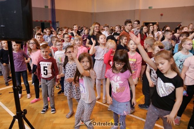 Dzień tańca w ostrołęckiej „dziesiątce” [25.04.2018] - zdjęcie #37 - eOstroleka.pl