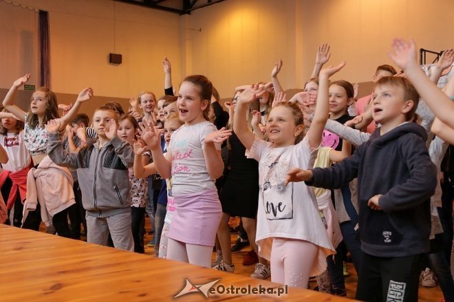 Dzień tańca w ostrołęckiej „dziesiątce” [25.04.2018] - zdjęcie #51 - eOstroleka.pl