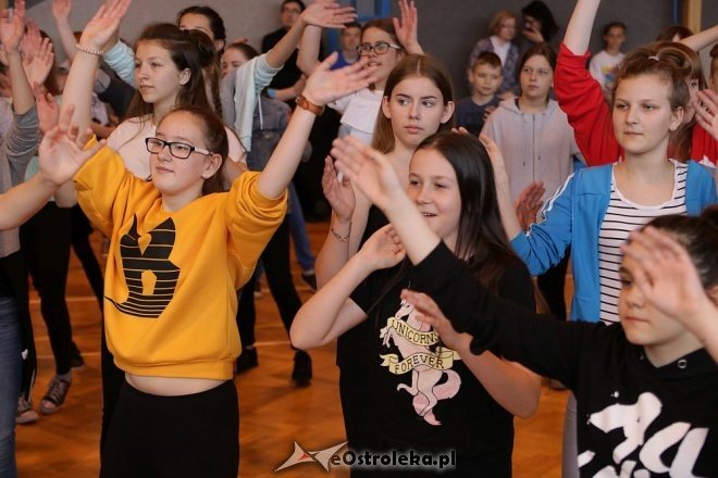 Dzień tańca w ostrołęckiej „dziesiątce” [25.04.2018] - zdjęcie #65 - eOstroleka.pl