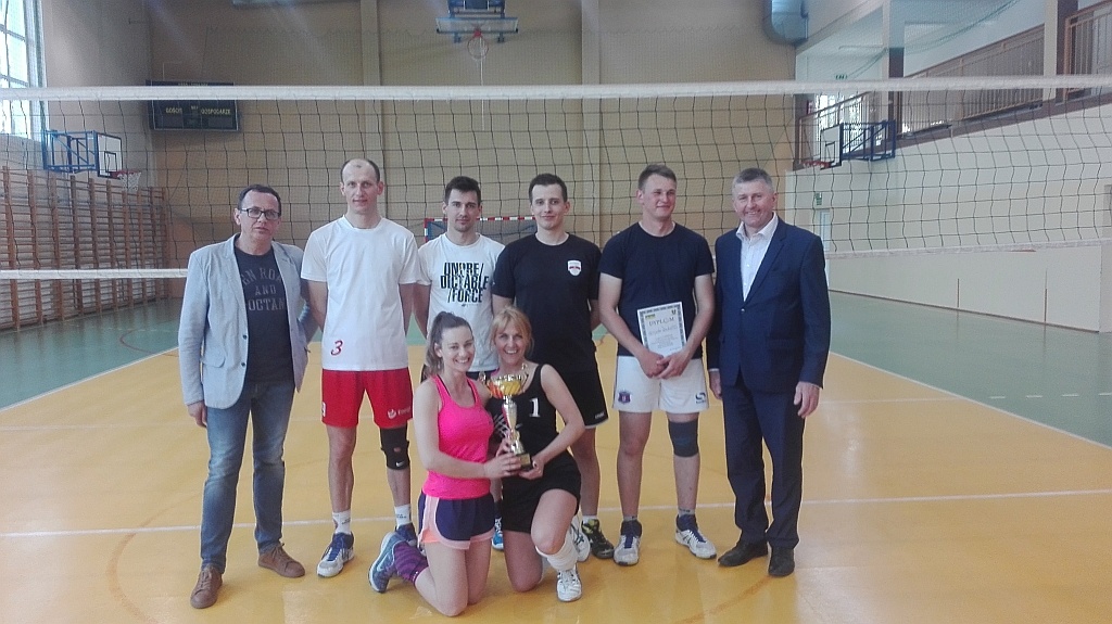 I Powiatowy Turniej Drużyn Mieszanych w Piłkę Siatkową [22.04.2018] - zdjęcie #1 - eOstroleka.pl