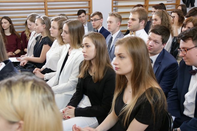 Rozdanie świadectw maturalnych w II LO w Ostrołęce [26.04.2018] - zdjęcie #11 - eOstroleka.pl