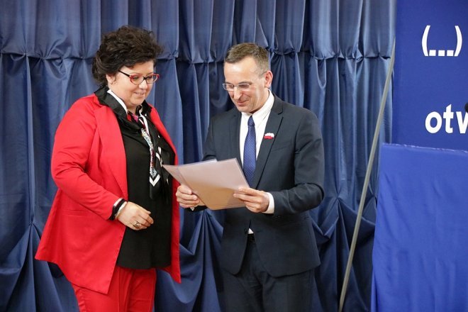 Rozdanie świadectw maturalnych w II LO w Ostrołęce [26.04.2018] - zdjęcie #6 - eOstroleka.pl