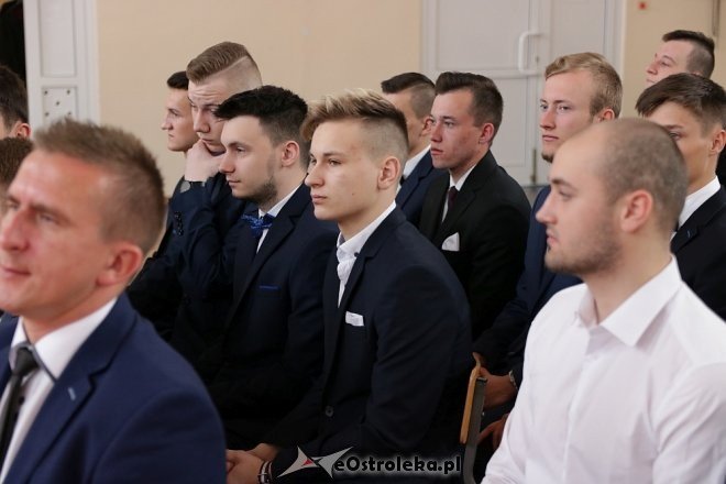 Rozdanie świadectw maturalnych w ZSZ nr 1 w Ostrołęce [27.04.2018] - zdjęcie #35 - eOstroleka.pl