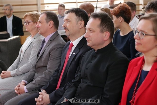 Rozdanie świadectw maturalnych w ZSZ nr 1 w Ostrołęce [27.04.2018] - zdjęcie #28 - eOstroleka.pl
