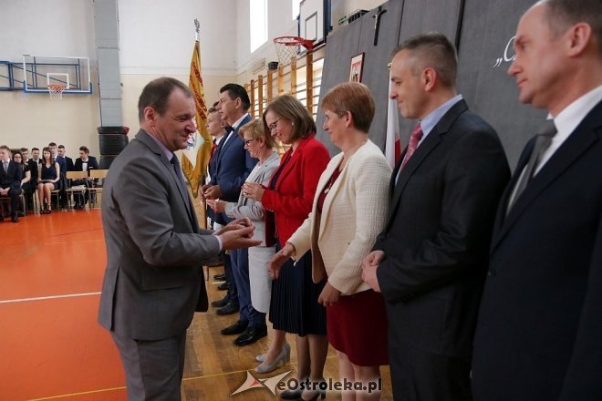 Rozdanie świadectw maturalnych w ZSZ nr 1 w Ostrołęce [27.04.2018] - zdjęcie #12 - eOstroleka.pl