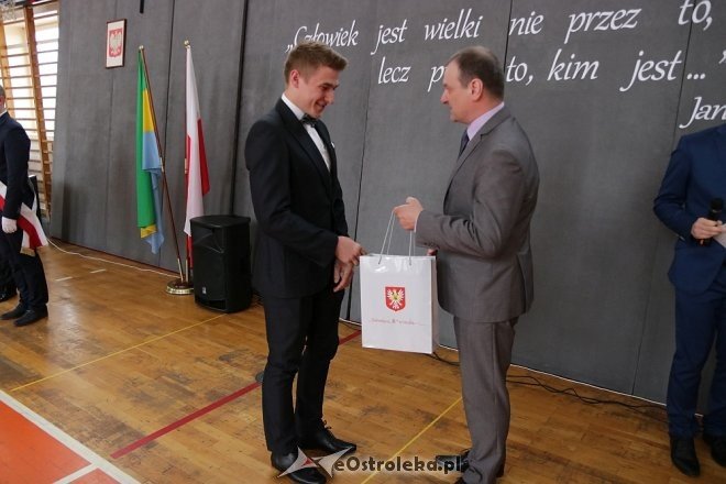 Rozdanie świadectw maturalnych w ZSZ nr 1 w Ostrołęce [27.04.2018] - zdjęcie #8 - eOstroleka.pl