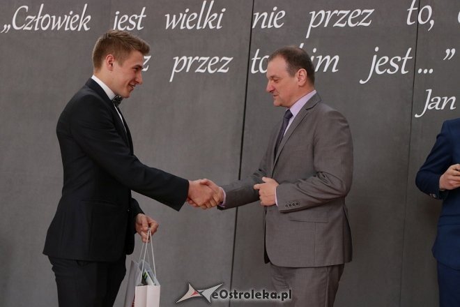 Rozdanie świadectw maturalnych w ZSZ nr 1 w Ostrołęce [27.04.2018] - zdjęcie #7 - eOstroleka.pl