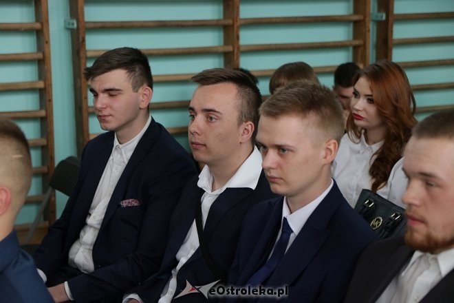 Rozdanie świadectw maturalnych w ZSZ nr 2 w Ostrołęce [27.04.2018] - zdjęcie #89 - eOstroleka.pl