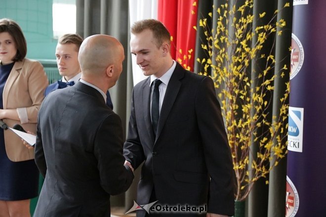 Rozdanie świadectw maturalnych w ZSZ nr 2 w Ostrołęce [27.04.2018] - zdjęcie #19 - eOstroleka.pl