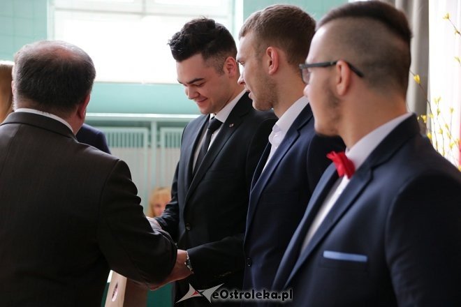 Rozdanie świadectw maturalnych w ZSZ nr 2 w Ostrołęce [27.04.2018] - zdjęcie #15 - eOstroleka.pl