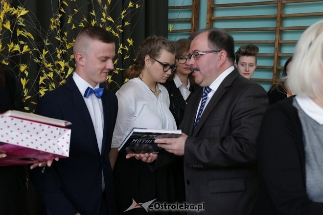 Rozdanie świadectw maturalnych w ZSZ nr 2 w Ostrołęce [27.04.2018] - zdjęcie #40 - eOstroleka.pl