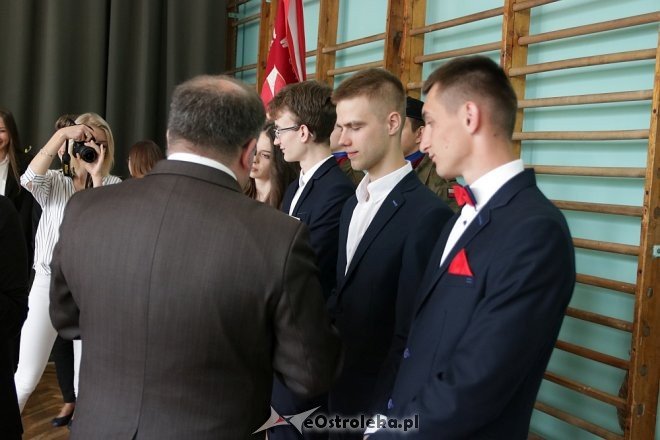 Rozdanie świadectw maturalnych w ZSZ nr 2 w Ostrołęce [27.04.2018] - zdjęcie #16 - eOstroleka.pl