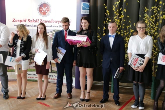 Rozdanie świadectw maturalnych w ZSZ nr 2 w Ostrołęce [27.04.2018] - zdjęcie #10 - eOstroleka.pl