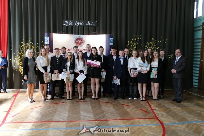 Rozdanie świadectw maturalnych w ZSZ nr 2 w Ostrołęce [27.04.2018] - zdjęcie #4 - eOstroleka.pl