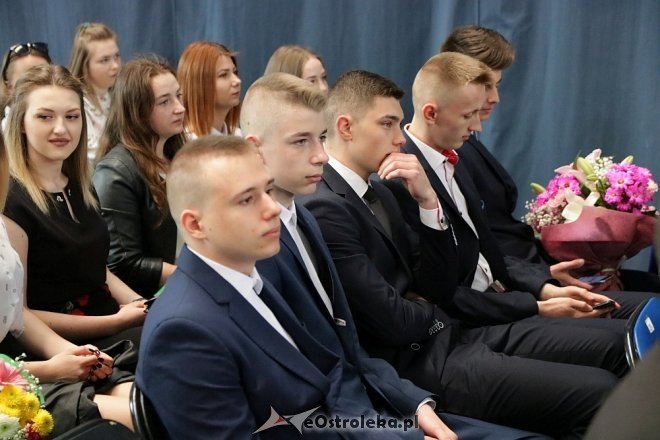 Rozdanie świadectw maturalnych w ZSZ nr 4 [27.04.2018] - zdjęcie #28 - eOstroleka.pl