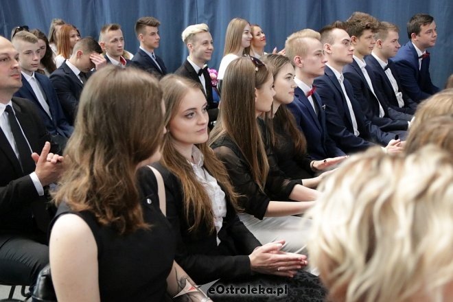 Rozdanie świadectw maturalnych w ZSZ nr 4 [27.04.2018] - zdjęcie #24 - eOstroleka.pl