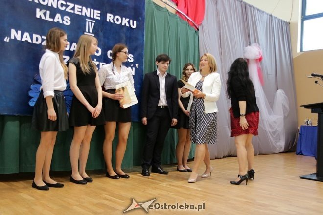 Rozdanie świadectw maturalnych w ZSZ nr 4 [27.04.2018] - zdjęcie #9 - eOstroleka.pl