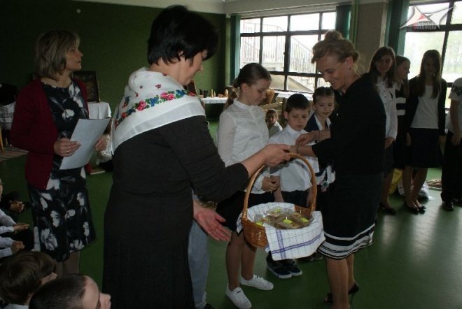 „Psiękne, bo kurpsioskie” – niezwykła wystawa w SP nr 10 (11.05.2010) - zdjęcie #36 - eOstroleka.pl