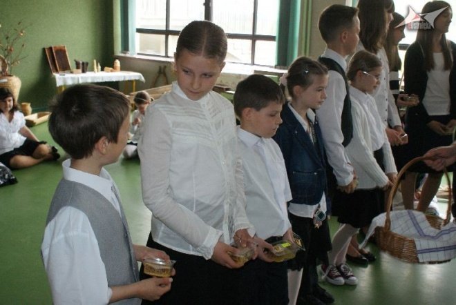 „Psiękne, bo kurpsioskie” – niezwykła wystawa w SP nr 10 (11.05.2010) - zdjęcie #35 - eOstroleka.pl