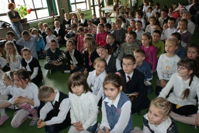 „Psiękne, bo kurpsioskie” – niezwykła wystawa w SP nr 10 (11.05.2010) - zdjęcie #33 - eOstroleka.pl