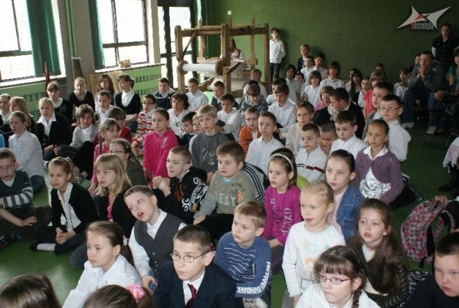 „Psiękne, bo kurpsioskie” – niezwykła wystawa w SP nr 10 (11.05.2010) - zdjęcie #32 - eOstroleka.pl