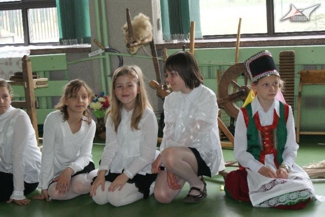 „Psiękne, bo kurpsioskie” – niezwykła wystawa w SP nr 10 (11.05.2010) - zdjęcie #31 - eOstroleka.pl