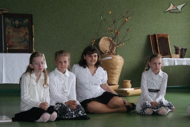 „Psiękne, bo kurpsioskie” – niezwykła wystawa w SP nr 10 (11.05.2010) - zdjęcie #30 - eOstroleka.pl