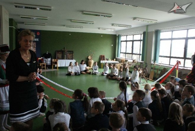 „Psiękne, bo kurpsioskie” – niezwykła wystawa w SP nr 10 (11.05.2010) - zdjęcie #28 - eOstroleka.pl
