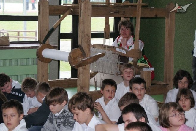 „Psiękne, bo kurpsioskie” – niezwykła wystawa w SP nr 10 (11.05.2010) - zdjęcie #27 - eOstroleka.pl